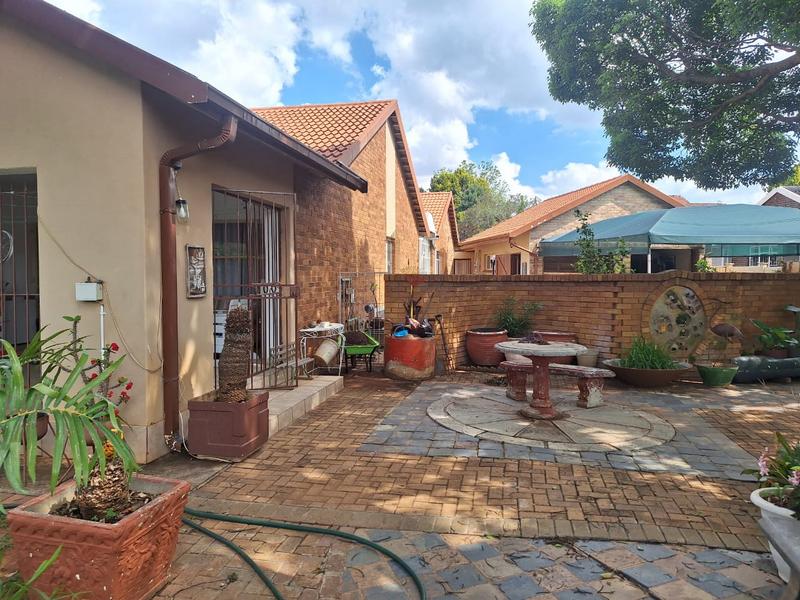 6 Bedroom Property for Sale in Stilfontein North West